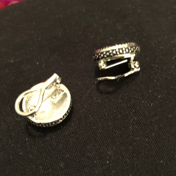 NEW Black and Silver zebra print clip on earings - Picture 4 of 5